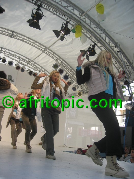 ../Images/Krefeld-Strssenmodenschau-2005 298.jpg